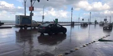 أمطار غزيرة تضرب الإسكندرية.. صور