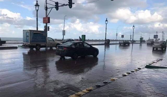 أمطار غزيرة تضرب الإسكندرية.. صور
