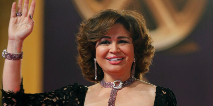 إلهام شاهين تحيي مني زكي وتهاجم أصاب السينما النظيفة