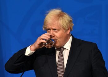 بسبب حفل مشروبات.. انتقادات كبيرة تواجه رئيس وزراء بريطانيا