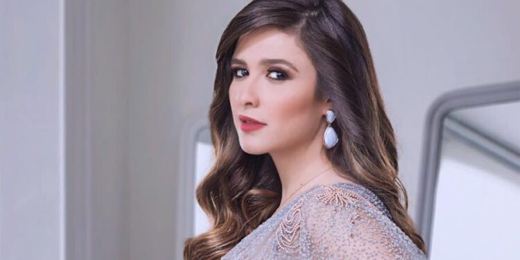 شاهد.. الفنانة ياسمين عبدالعزيز تحتفل بعيد ميلادها