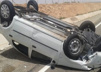 إصابة 5 في انقلاب سيارتين ربع نقل وملاكي على صحراوي أسيوط 