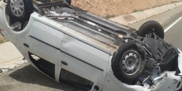 إصابة 5 في انقلاب سيارتين ربع نقل وملاكي على صحراوي أسيوط 