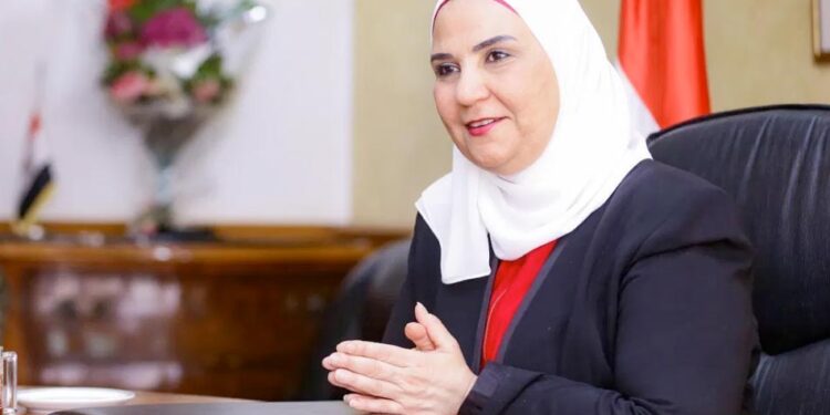 وزيرة التضامن: الوعي الزائف سبب الزيادة السكانية في الأسرة المصرية