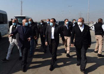 مدبولي: نقوم بتنفيذ مشروعات الطرق على أعلى مستوى لمنع التكدسات