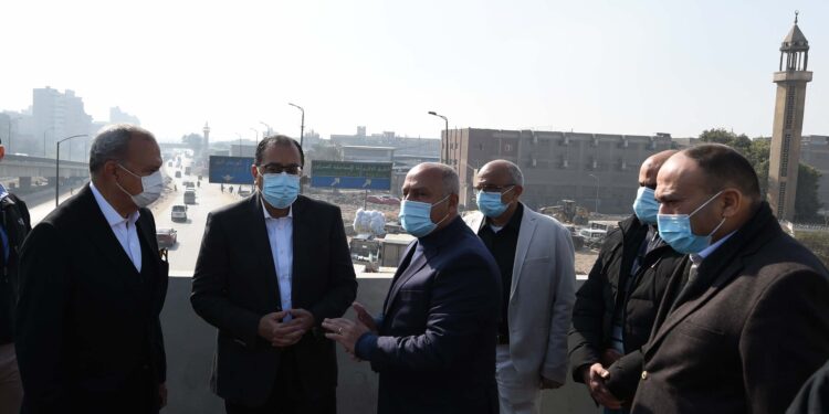 وزير النقل: الانتهاء من الرسومات المعمارية لتنفيذ أول 10 محطات من الأتوبيس السريع