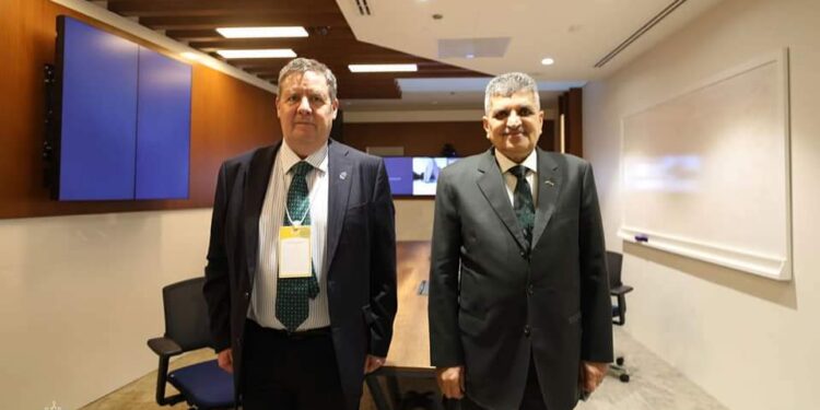 رئيس قناة السويس يبحث سبل التعاون المشترك مع أمين غرفة الملاحة الدولية