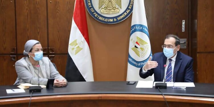 تحضيرًا للقمة العالمية للمناخ COP27 .. البترول والبيئة يبحثان استعدادات المؤتمر