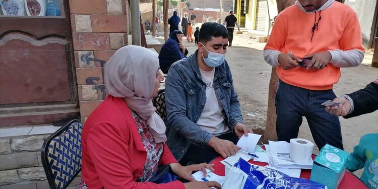 بالصور.. حزب حماة الوطن بالجيزة ينظم قوافل طبية للتطعيم ضد كورونا