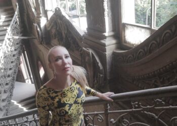 بالصور.. مطربة أمريكية تقوم بتصوير فيديو كليب في وسط البلد