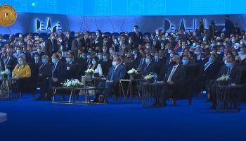 منتدى شباب العالم 2022.. الرئيس السيسي يشاهد فيلمًا تسجيليًا حول تأثير التغير المناخي