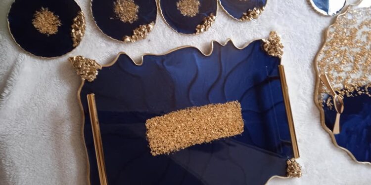 بدأت باليوتيوب.. حكاية أم مكة التي أرادت كسر الملل فتألقت في صناعة الريزين