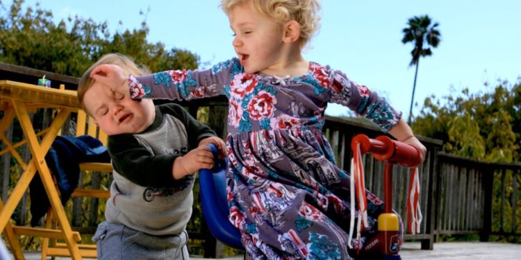 للآباء.. احذر طرق تربية الأطفال الأنانيين