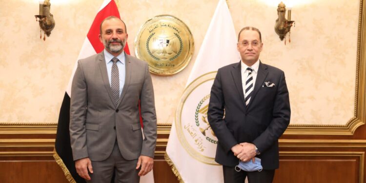 وزارة العدل توقع برتوكول تعاون مع شركة اتصالات مصر