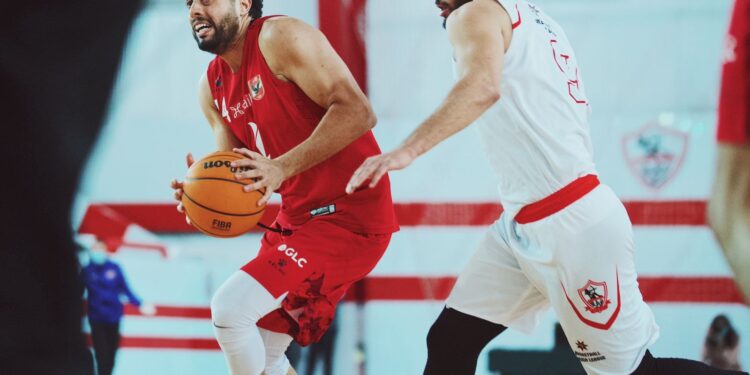 الأهلي يهزم الزمالك في عقر داره ويحسم قمة السلة بنتيجة 86-85