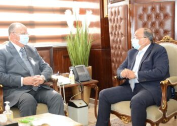 وزير التنمية المحلية يتابع مع محافظ القاهرة مستجدات المشروعات التنموية بالمحافظة