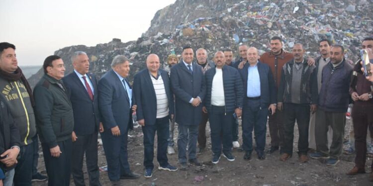 محافظ الدقهلية ونواب البرلمان يتفقدان مصنع تدوير المخالفات بالمنزلة..صور