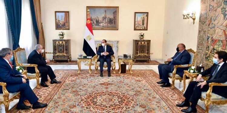 الرئيس السيسي يتسلم رسالة خطية من نظيره الجزائري.. ما مضمونها؟