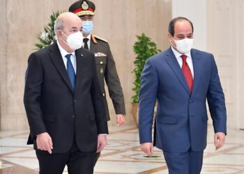 الرئيس السيسي يبحث مع نظيره الجزائري القضايا الإقليمية المشتركة