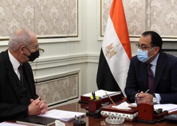 مدبولي: اهتمام رئاسي بقناة السويس لأهميتها في جذب الإستثمار