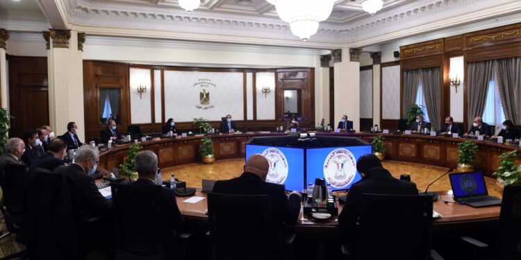 مدبولي يؤكد على توجيهات الرئيس بالعمل على زيادة الصادرات المصرية