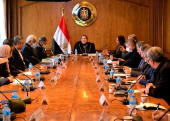 ننشر تفاصيل الاجتماع الأول للجنة دعم صناعة السجاد المصري برئاسة وزيرة التجارة