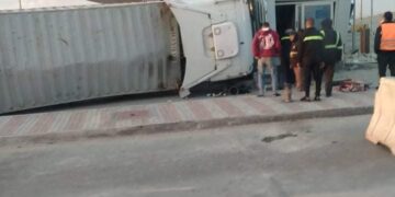 تريلا كبيرة تحطم كارتة الدائري الأوسطي في أكتوبر.. صور