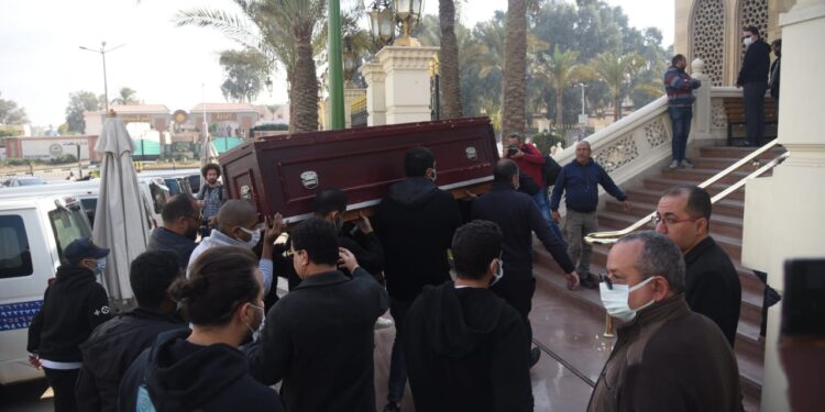 نجوم الفن يشاركون في الوداع الاخير للرحلة مها أبو عوف