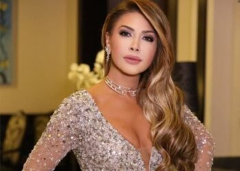 بروب أبيض منزلي رسالة من الفنانة نوال الزغبي للجمهور عبر إنستجرام