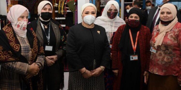 صفحة منتدى شباب العالم تنشر صور جديدة من مشاركة السيدة انتصار السيسي