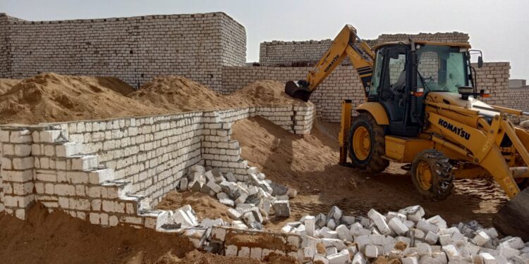 لمحاربة التعديات.. محافظة الجيزة تزيل ١٥ حاله بناء مخالف بعدد من المناطق