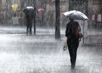 الأرصاد تحذر من استمرار انخفاض درجات الحرارة وسقوط الأمطار