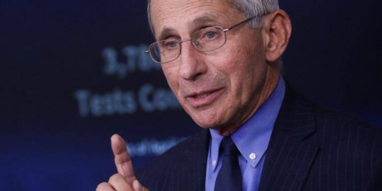 فاوتشي في ورطة.. كبير خبراء الصحة في أمريكا يواجه اتهامات بشأن أرباحه من وراء الوباء