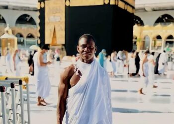 ديانج يؤدي مناسك العمرة قبل انطلاق أمم إفريقيا