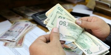 كيف ارتفع احتياطي النقد الأجنبي لمصر.. عضو بالشيوخ يجيب