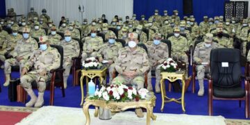 رئيس أركان حرب القوات المسلحة يشهد إحدى مراحل مشروع (سهم-1)