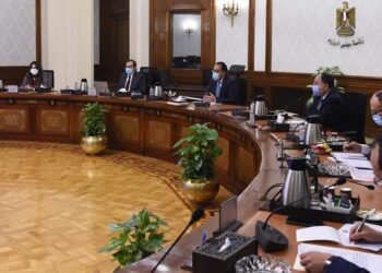 مدبولي يتابع زيادة الاعتماد على الطاقة المتجددة في توليد الكهرباء