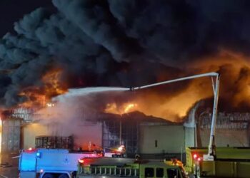 حريق ضخم في مستودعات بالمدينة الصناعية الأولى بالعاصمة السعودية الرياض