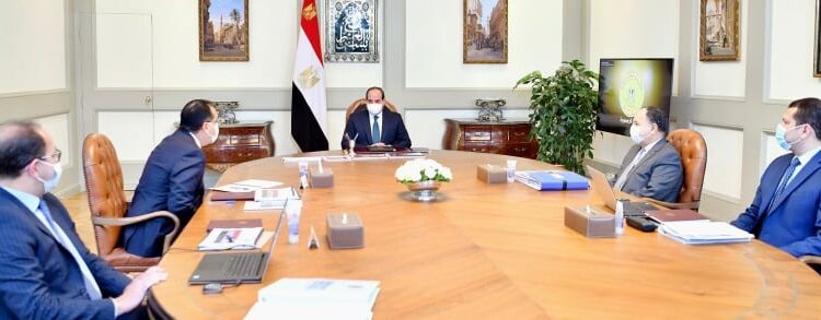 الرئيس السيسي ينتصر للموظفين