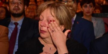 بعد استئصال ورم .. جمهور سمية الالفي يرد على نجلها ” دي حبيبتنا كلنا”