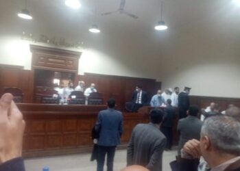 قضية حسن راتب وعلاء حسانين| المتهمون يرددون هتافات يا رحمن يا رحيم داخل القفص