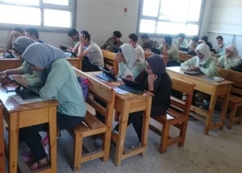 الصف الأول الثانوي.. بدء امتحان مادة اللغة العربية