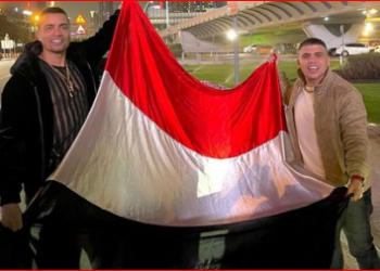 عمر كمال وحسن شاكوش يحتفلون بفوز المنتخب الوطني.. فيديو