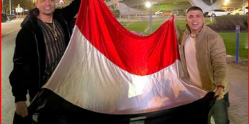 عمر كمال وحسن شاكوش يحتفلون بفوز المنتخب الوطني.. فيديو