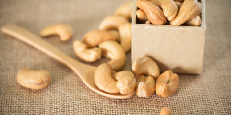 شباب على طول.. أفضل 5 مكسرات لمكافحة الشيخوخة