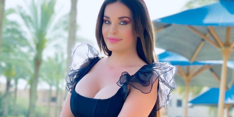 إطلالة ساحرة بالأصفر.. أحدث ظهور للنجمة دومينيك حوراني