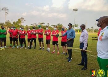 روجيه ميلا وإيتو يدعمان منتخب الكاميرون قبل انطلاق أمم إفريقيا