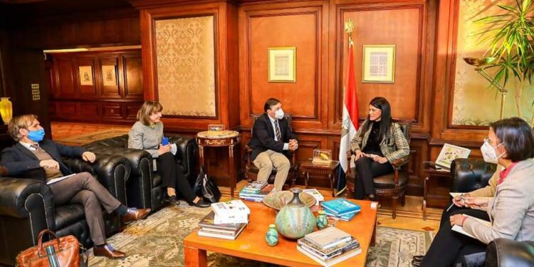 وزيرة التعاون الدولي والمنسق المُقيم للأمم المتحدة تبحثان سبل دعم المبادرة الرئاسية “حياة كريمة”