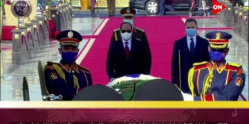 حرس الشرف يستقبل الرئيس السيسي بـ السلام الجمهوري في احتفالات عيد الشرطة