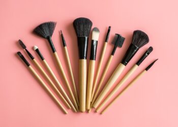 8 فرش مكياج لا غنى عنها للمبتدئات